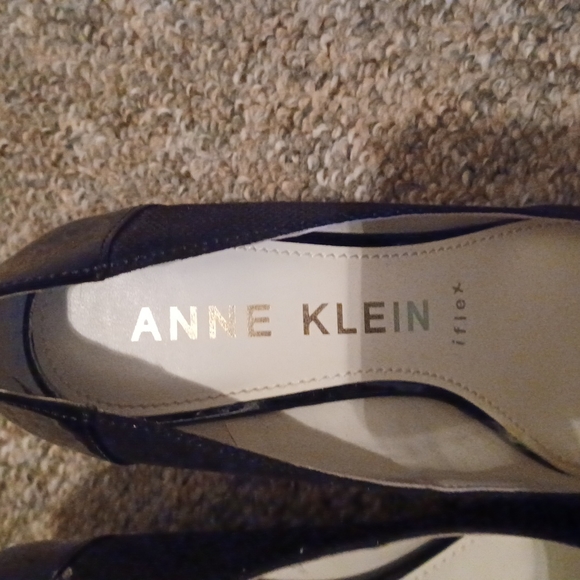 Shoes - Picture 2 of 4